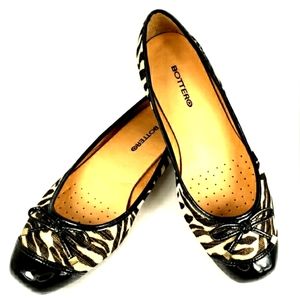 Botter Tiger Print Black, Tan, & Gold Slip On Almond Toe Flats. Women's Size 9 M